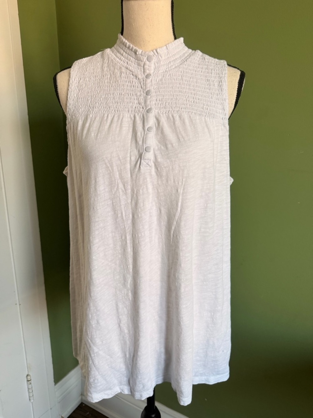 Torrid White Sleeveless Button-Front Blouse